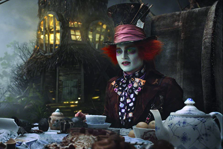 Johnny Depp sebagai Mad Hatter di film Alice in Wonderland