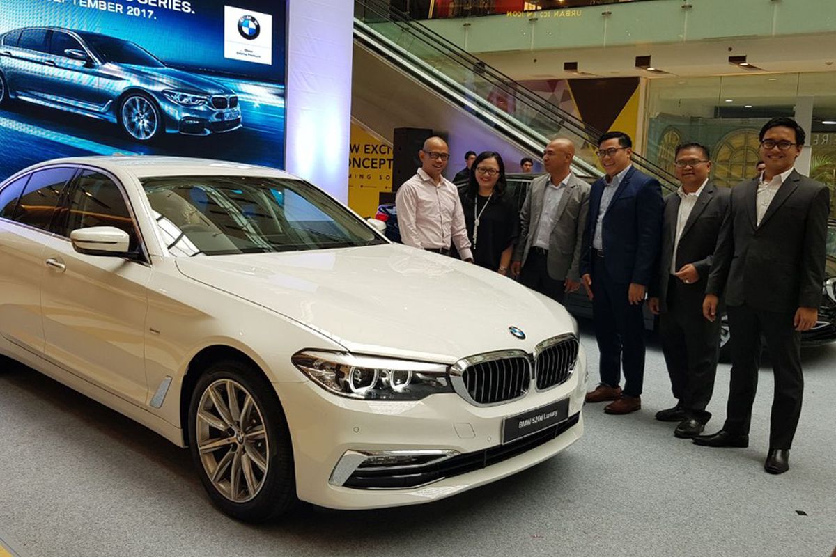 BMW Seri 5 terbaru diperkenalkan untuk publik Surabaya.