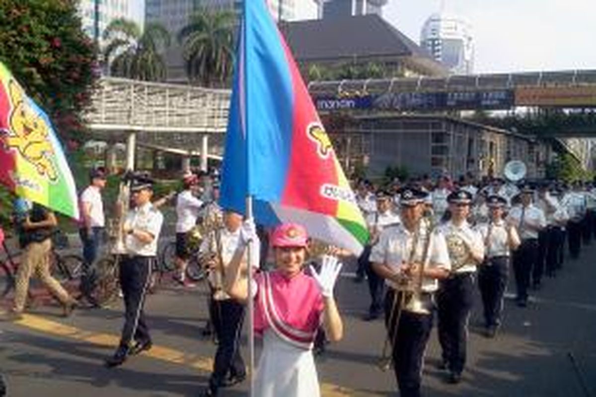 Polwan cantik asal Jepang meramaikan kegiatan World Police Concert 2013, di Jakarta, Minggu (1/9/2013). Selain Jepang, setidaknya ada tiga kepolisian  negara lain yang meramaikan kegiatan yang diisi parade marching band ini, yaitu Vietnam, Korea Selatan dan Amerika Serikat.