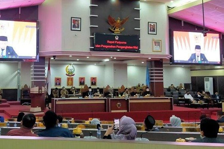 Penampakan dinding ruang rapat paripurna DPRD Sulsel Jalan Urip Sumoharjo Kota Makassar Senin (24/1/2022) sore.
