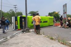 Minibus Angkut Rombongan Santri Terguling di Salatiga, 9 Orang Terluka