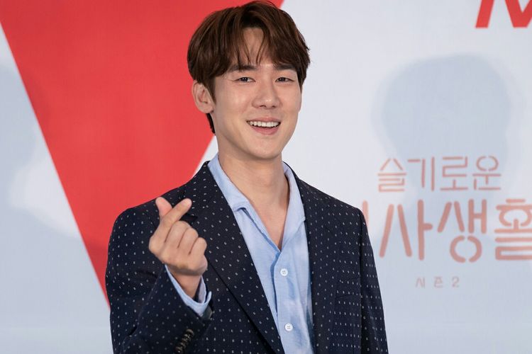 Aktor Yoo Yeon Seok dalam konferensi pers virtual drama Hospital Playlist, Kamis (10/6/2021).