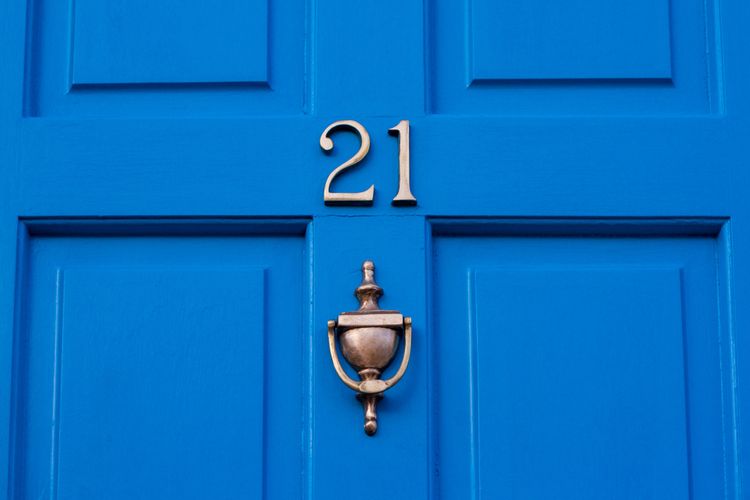 Ilustrasi nomor pintu rumah.