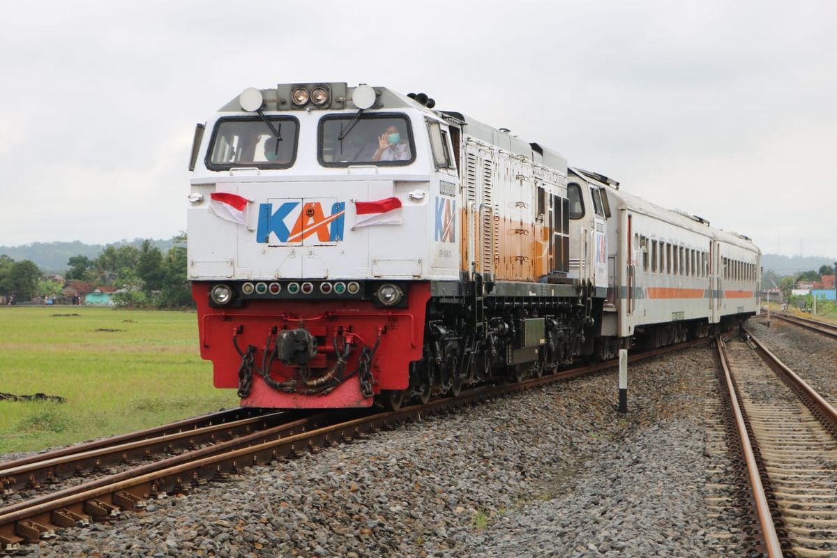 PT KAI bakal membeli kereta baru kelas ekonomi.