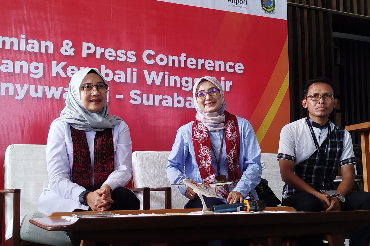 Konferensi pers Lion Group di Bandara Banyuwangi. 