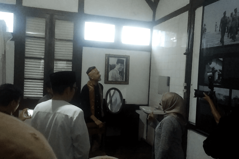 Ganjar Kunjungi Kamar Bung Karno di Museum Asi Mbojo NTB