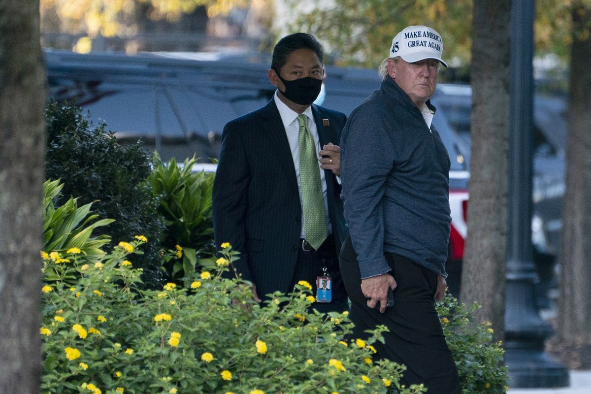 Presiden Amerika Serikat (AS) Donald Trump kembali ke Gedung Putih setelah bermain golf selama satu putaran di Sterling, Virginia, pada 7 November 2020.