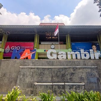 Stasiun Gambir, akses transportasi dari Jakarta menuju Jember.
