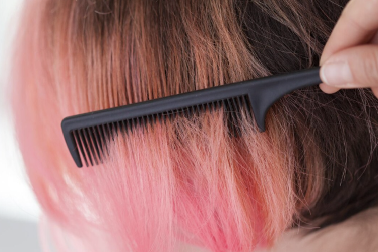 Warna Cat Rambut Mulai Belang karena Akar Tumbuh? Ini Cara Menatanya