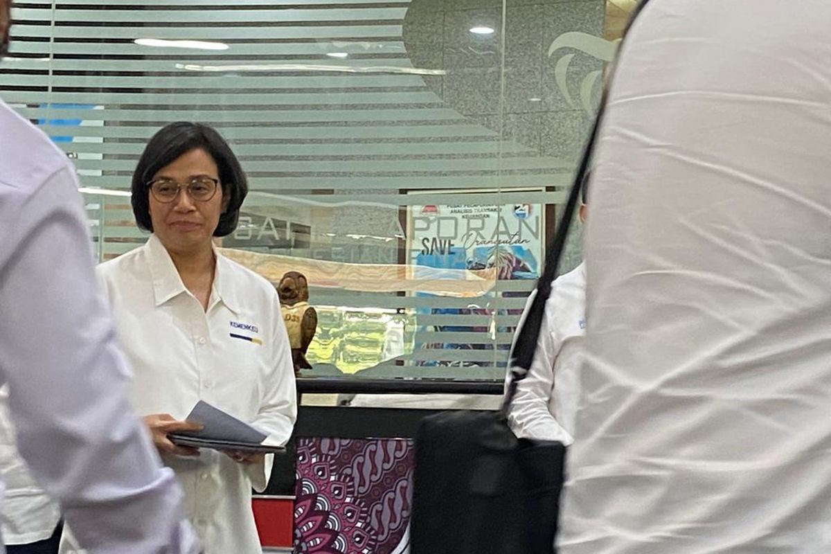 Menteri Keuangan Sri Mulyani usai konferensi pers terkait transaksi janggal Rp 349 T di Kantor PPATK, Jakarta Pusat, Senin (10/4/2023)