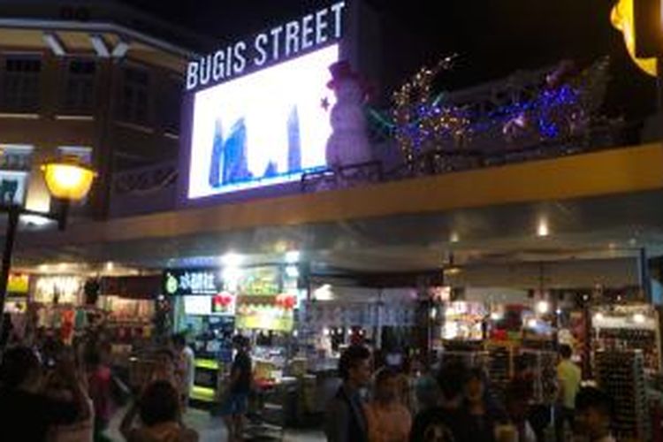 Kawasan berbelanja Bugis Street di Singapura.