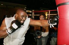 Lebih Dekat dengan Danny WIlliams, Petinju yang Pukul KO Mike Tyson 16 Tahun Silam