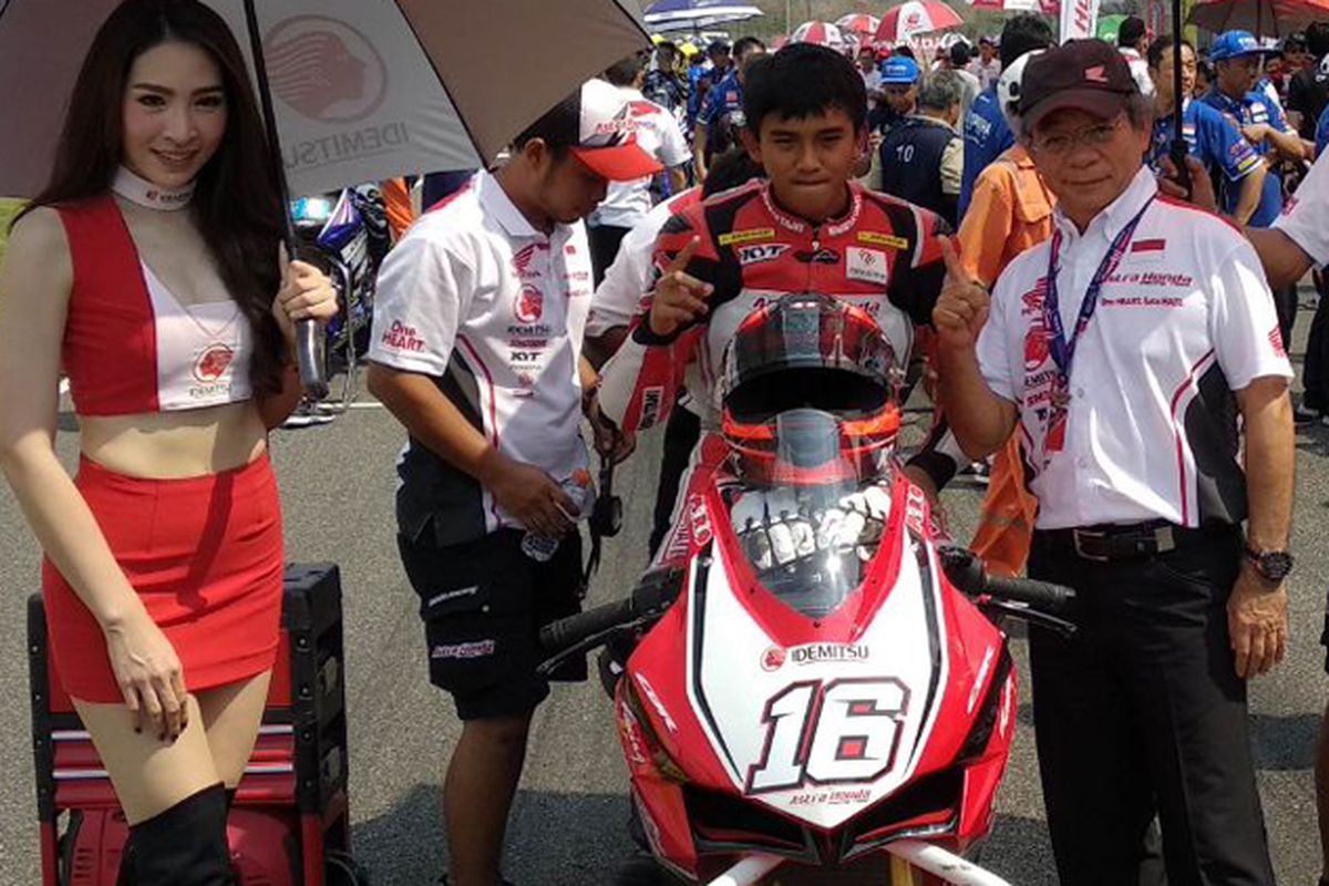 Pebalap AP250 AHRT,  Mario Suryo Aji berhasil naik podium di Race I Buriram, Sabtu (3/3/2018)