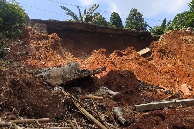 Hampir Sebulan Usai Longsor di Tangsel, Warga Cemas Bencana Susulan
