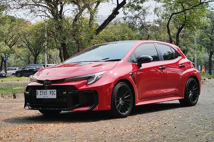 Interior Toyota GR Corolla: Simpel, Fokus untuk Pengemudi