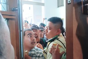Sidang Perdana Delpedro Cs Sempat Diwarnai Keributan antara Pendukung dan Petugas Keamanan