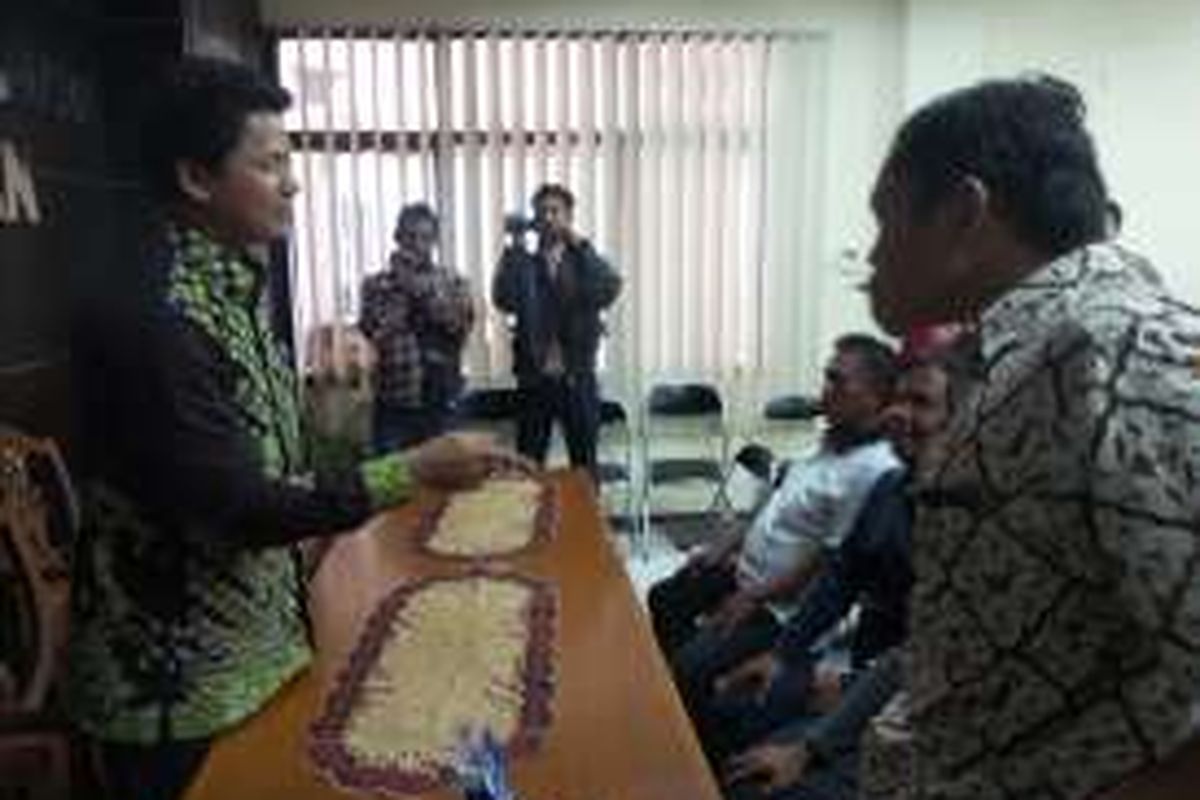 Warga Dadap diterima oleh Komisioner Komnas HAM M. Imdadun Rahmat, Rabu (11/5/2016).