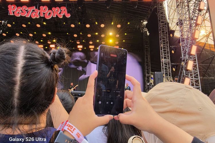 Tulus di Pestapora Terlalu Sayang Cuma Dikenang, Saya Abadikan Pakai Samsung Galaxy S26 Ultra