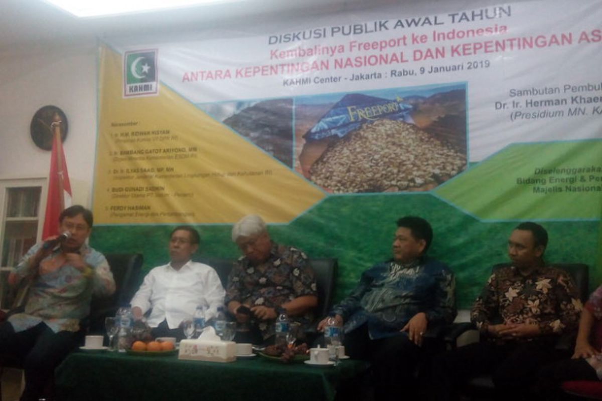 Direktur Utama PT Indonesia Asahan Aluminium (Inalum), Budi Gunadi Sadikin (kiri) jadi pembicara  dalam diskusi Kembalinya Freeport ke Indonesia, Antara Kepentingan Nasional dan Kepentingan Asing di Gedung Kahmi Center, Jakarta, Rabu (9/1/2019).