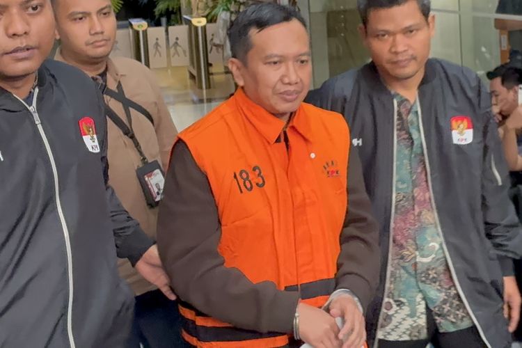 Moch Mahrus Beri Rp 1,5 M dan Emas 1 Kg ke Anggota DPR demi Dana Hibah Pokmas