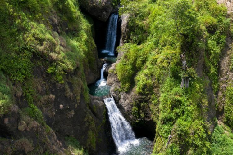 Curug Jagapati di Desa Neglasari, Kecamatan Cisompet, Kaupaten Garut.