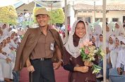 Serunya Siswa SMUHI Pekajangan Bergaya 1970-an di Catwalk