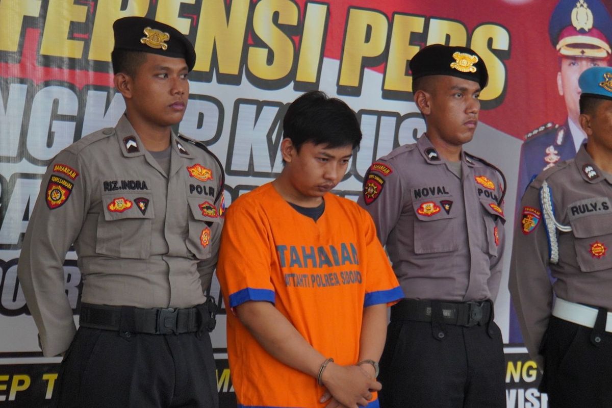 Pembunuh kasir minimarket di Sidoarjo, Selasa (2/4/2024).