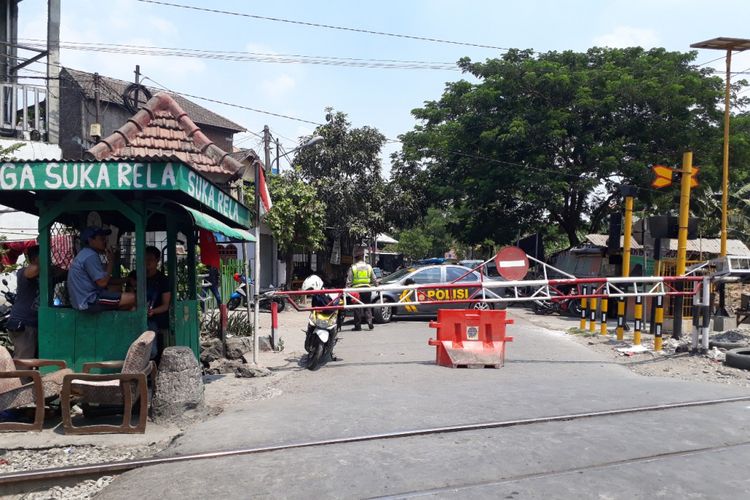Perlintasan lokasi kecelakaan KA Sritanjung tabrak mobil Pajero di Surabaya