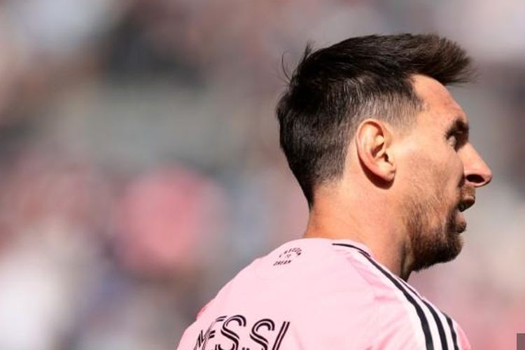Ekspresi Lionel Messi dalam pertandingan MLS antara Colorado Rapids vs Inter Miami CF di Empower Field At Mile High pada 18 April 2026 di Denver, Colorado. Andrew Wevers/Getty Images/AFP (Foto oleh Andrew Wevers / GETTY IMAGES AMERIKA UTARA / Getty Images melalui AFP)