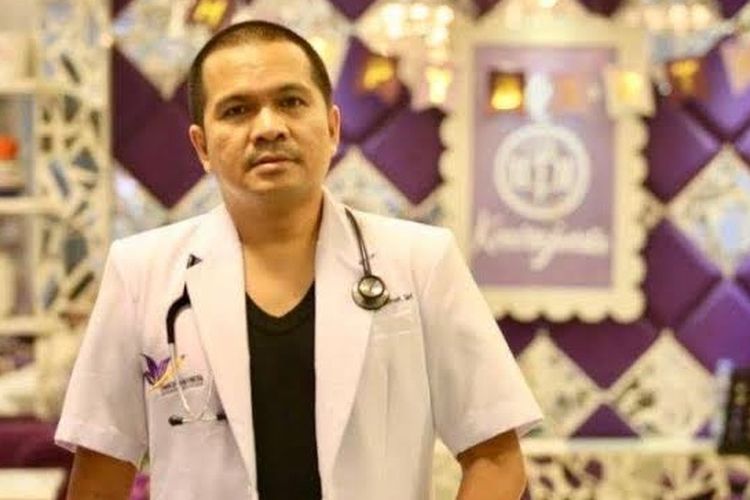 Humas IDI Kota Makassar dr. Wachyudi Muchsin saat berada di suatu acara di Makassar. 