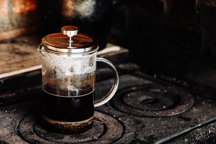 Selain digunakan menyeduh kopi, french press juga bisa digunakan membuat sari buah.