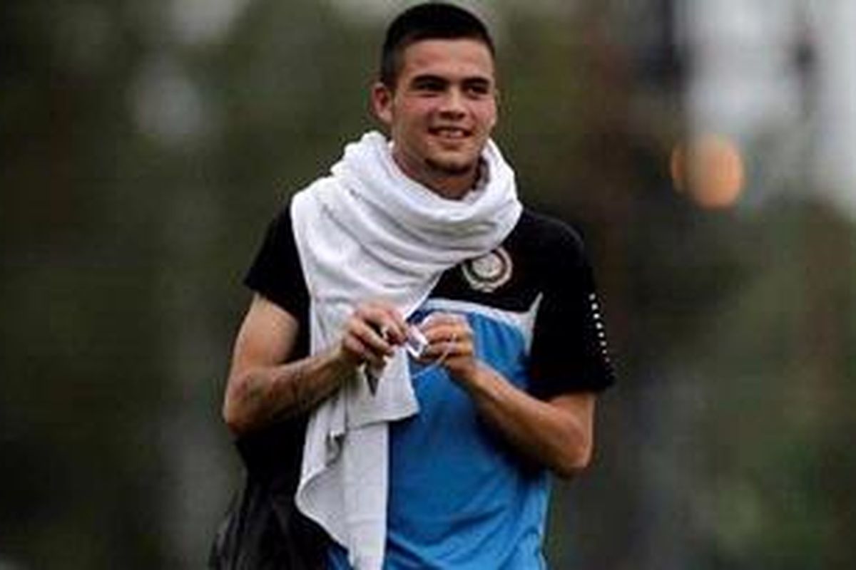 Pemain timnas U-23, Diego Michelis, saat berlatih menghadapi pertandingan Pra-Olimpiade melawan timnas Turkmenistan di Lapangan C, Gelora Bung Karno, Jakarta, Selasa (1/2/2011).  