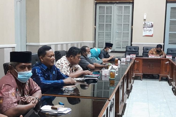 DPRD Kota Tegal menggelar rapat konsultasi pimpinan menyikapi beragam protes masyarakat terkait proyek Malioboro Jalan Ahmad Yani, di Ruang Rapat DPRD, Senin (4/10/2021)