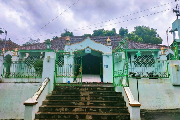 Bangunan Masjid Laweyan yang terletak di Jalan Liris Nomor 1, Belukan, Desa Pajang, Kecamatan Laweyan, Kota Solo