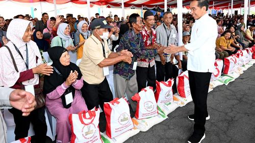 Polemik Bansos di Tahun Politik