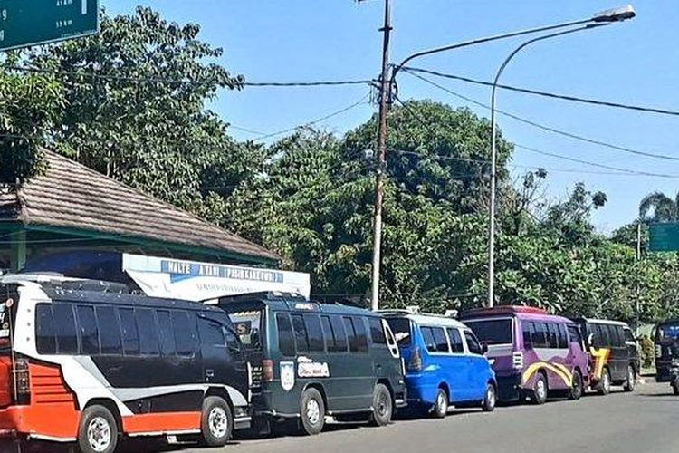 Ilustrasi angkutan umum.