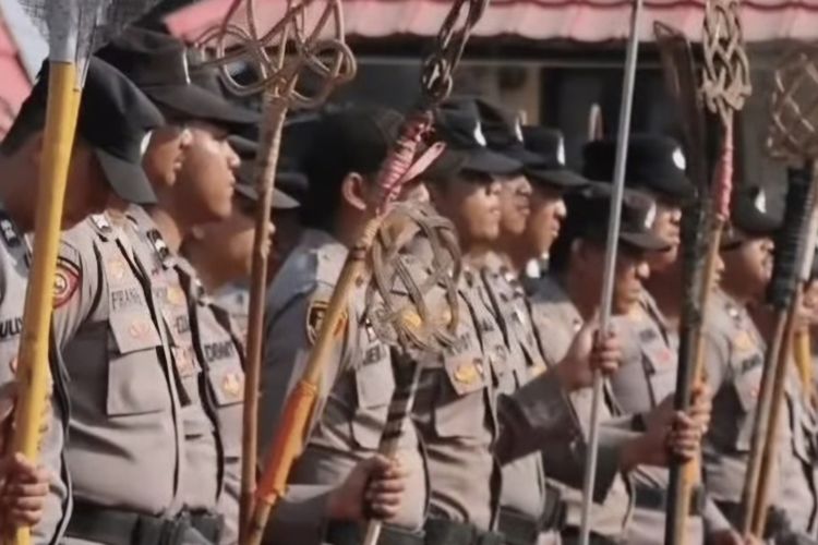 Personel Dibekali Gepyok Padamkan Karhutla, Kapolres Banjar Sebut untuk Api Skala Kecil