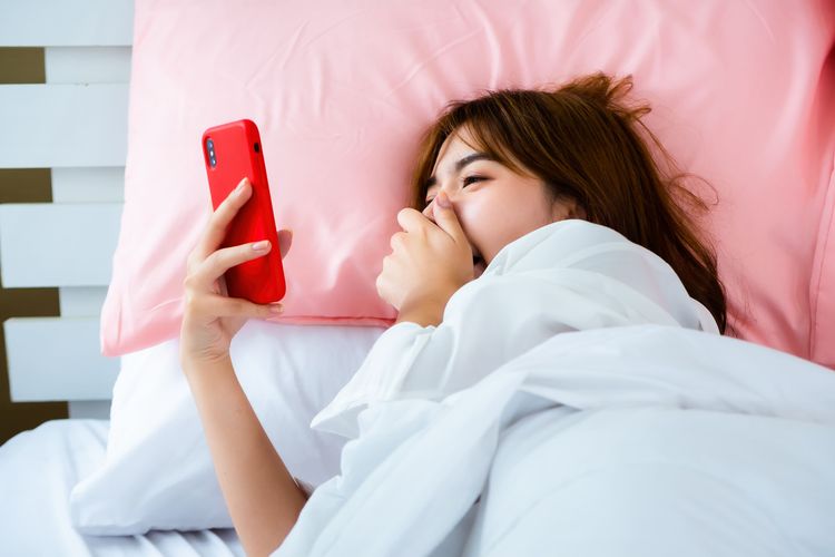 Jangan Biarkan Remaja Scroll HP hingga Larut Malam, Hasil Riset Ungkap Dampaknya