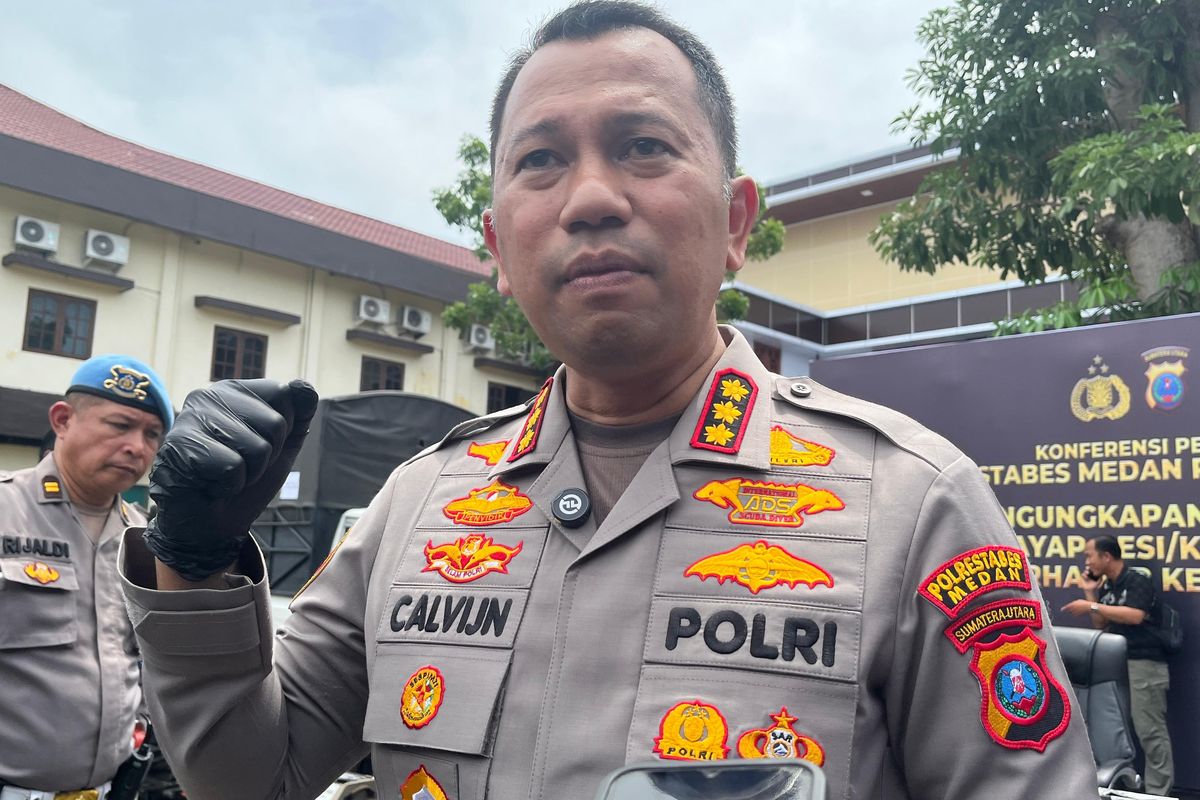 Kapolrestabes Medan Kombes Jeans Calvijn saat diwawancarai di Polrestabes Medan pada Sabtu (18/10/2025). 