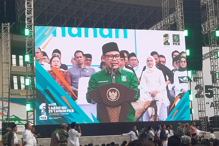 Ketua Umum Partai Kebangkitan Bangsa (PKB) Muhaimin Iskandar atau Cak Imin menyampaikan pidatonya dalam syukuran 1 Abad NU dan 25 Tahun PKB di Stadion Manahan Solo, Jawa Tengah, Minggu (23/7/2023).