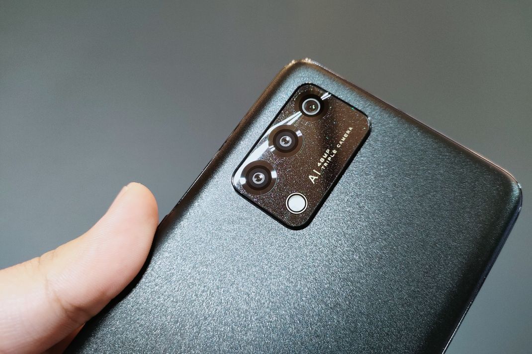Ilustrasi kamera belakang ponsel misterius Oppo yang dipamerkan Kamis (28/10/2021)