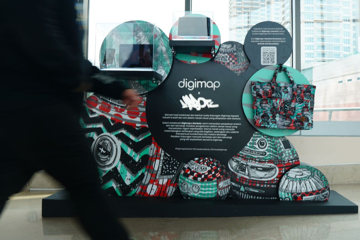 Melalui kampanye #iChooseCreativity dari Digimap pengunjung PIM 3 diajak melihat instalasi karya visualisasi Digimap x Darbotz di gerai Digimap PIM 3 Jakarta, atau di ground floor dan satellite di area skybridge, lantai II, di lokasi yang sama.