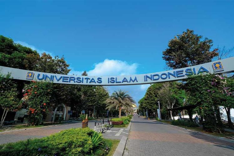 Pintu gerbang masuk Universitas Islam Indonesia (UII) Yogyakarta.