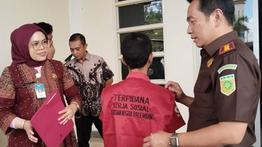 Kejari Palembang Pertama Kali Terapkan Hukuman Kerja Sosial 120 Jam ke Terpidana