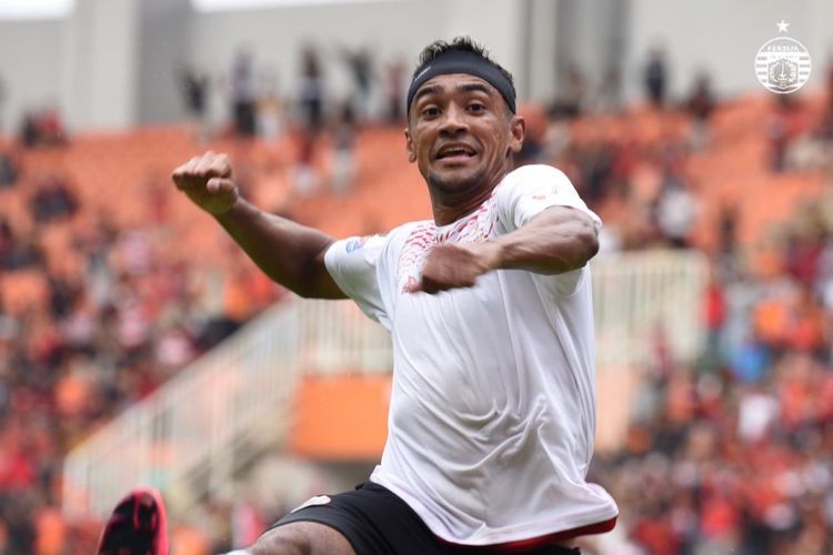 Selebrasi pemain Persija Jakarta, Bruno Matos, seusai membobol gawang TIRA Persikabo pada leg pertama babak 16 besar Piala Indonesia di Stadion Pakansari, Minggu (17/2/2019). 