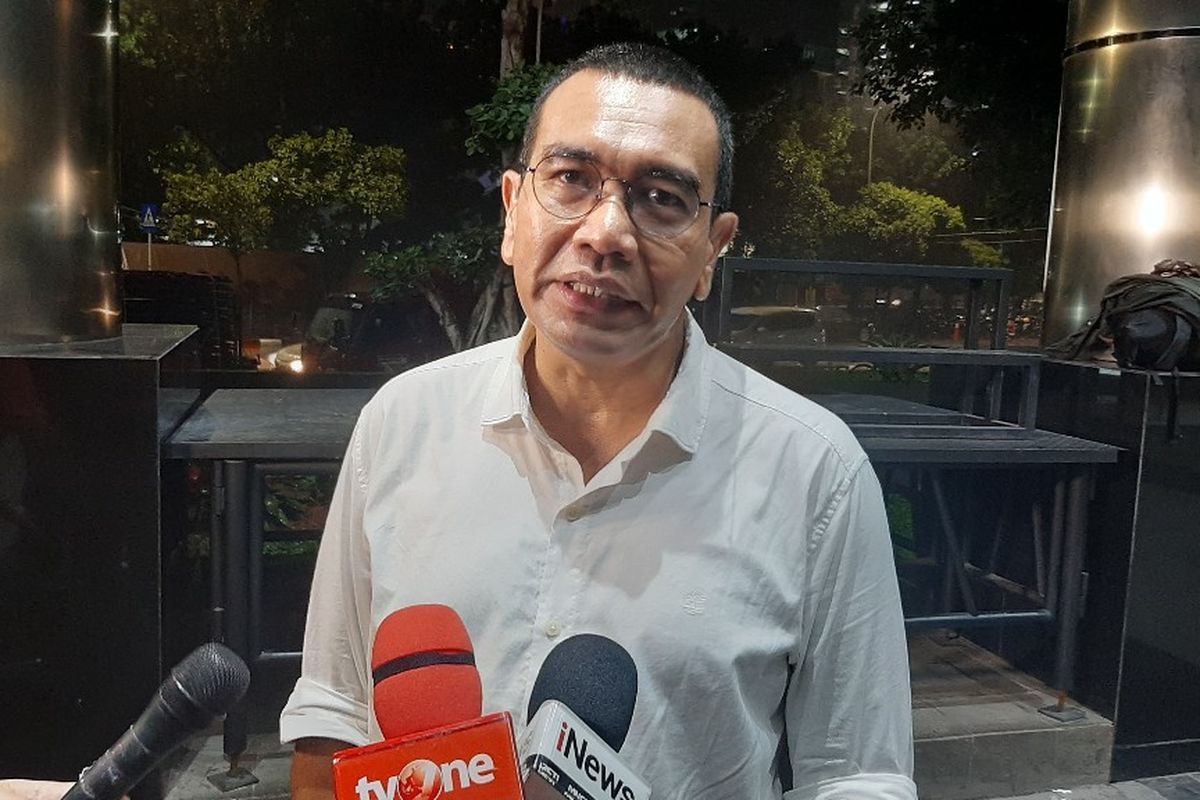 Staf Khusus Menteri BUMN Arya Sinulingga memberi keterangan kepada wartawan di Gedung Merah Putih KPK, Kamis (5/12/2019).
