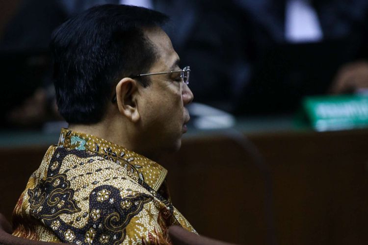 Setya Novanto saat menghadiri sidang vonis di Pengadilan Tindak Pidana Korupsi Jakarta, Selasa (24/4/2018). KPK menduga Setya Novanto melakukan perbuatan melawan hukum dan atau penyalahgunaan wewenang yang mengakibatkan kerugian negara terkait pengadaan proyek KTP elektronik.