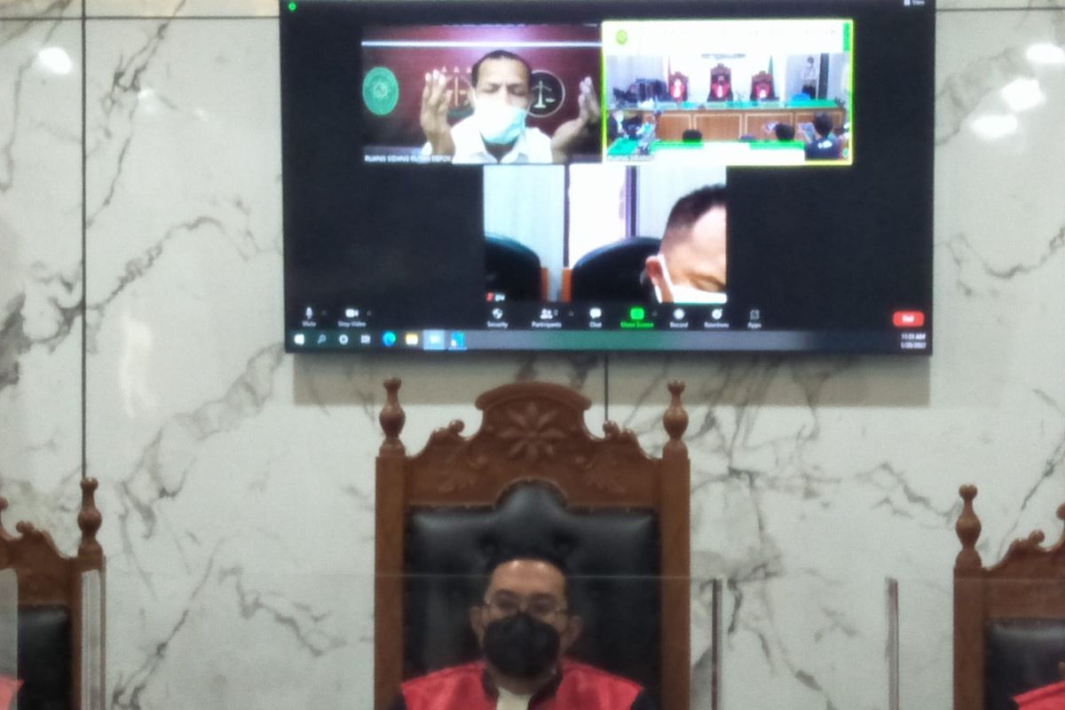 Majelis Hakim PN Depok Memvonis Lucas Lucky Ngalngola alias Bruder Angelo 14 tahun penjara dan denda Rp. 100 juta atau subsider tiga bulan penjara, Kamis (20/1/2022).