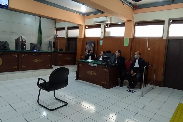 Suasana sidang lanjutan dugaan kasus kekerasan seksual di Sekolah SPI, Kota Batu di Pengadilan Negeri Malang Kelas IA pada Rabu (27/7/2022).