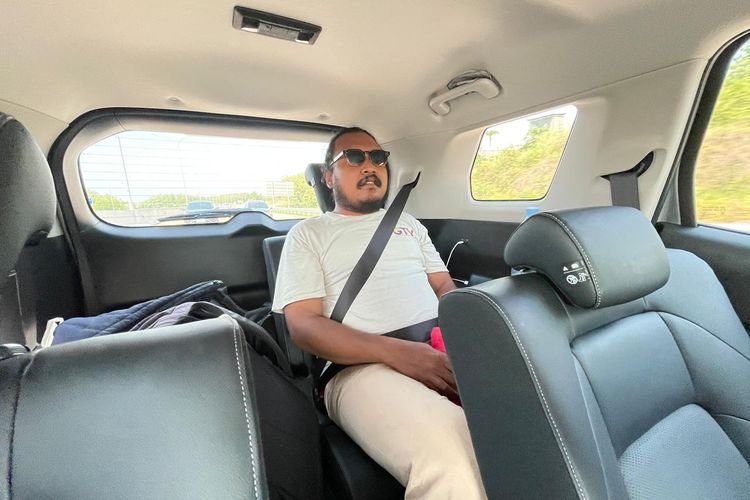 Posisi penumpang saat duduk di bangku baris ketiga Mitsubishi Destinator